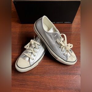 Converse CTAS OX Low Top Womens 9 Leather Silver Sneaker Shoe A11986C Half Box